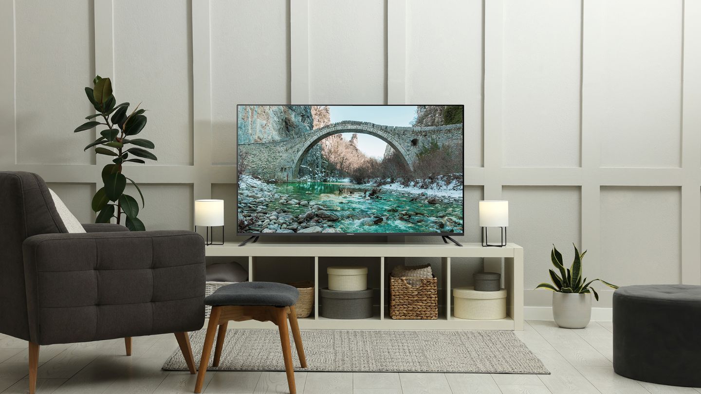 Smart TV X7 Series - 58" Lifestyle
