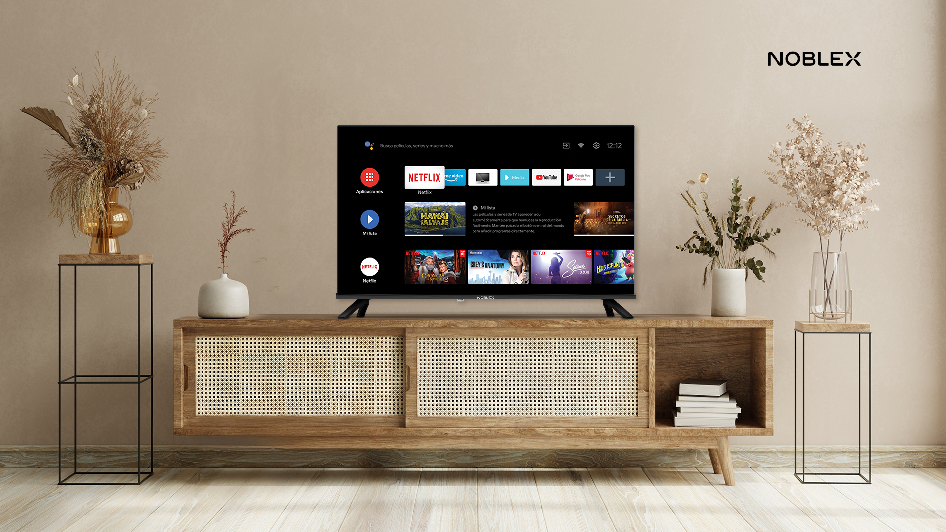 Smart TV X7 Series - 39" Lifestyle