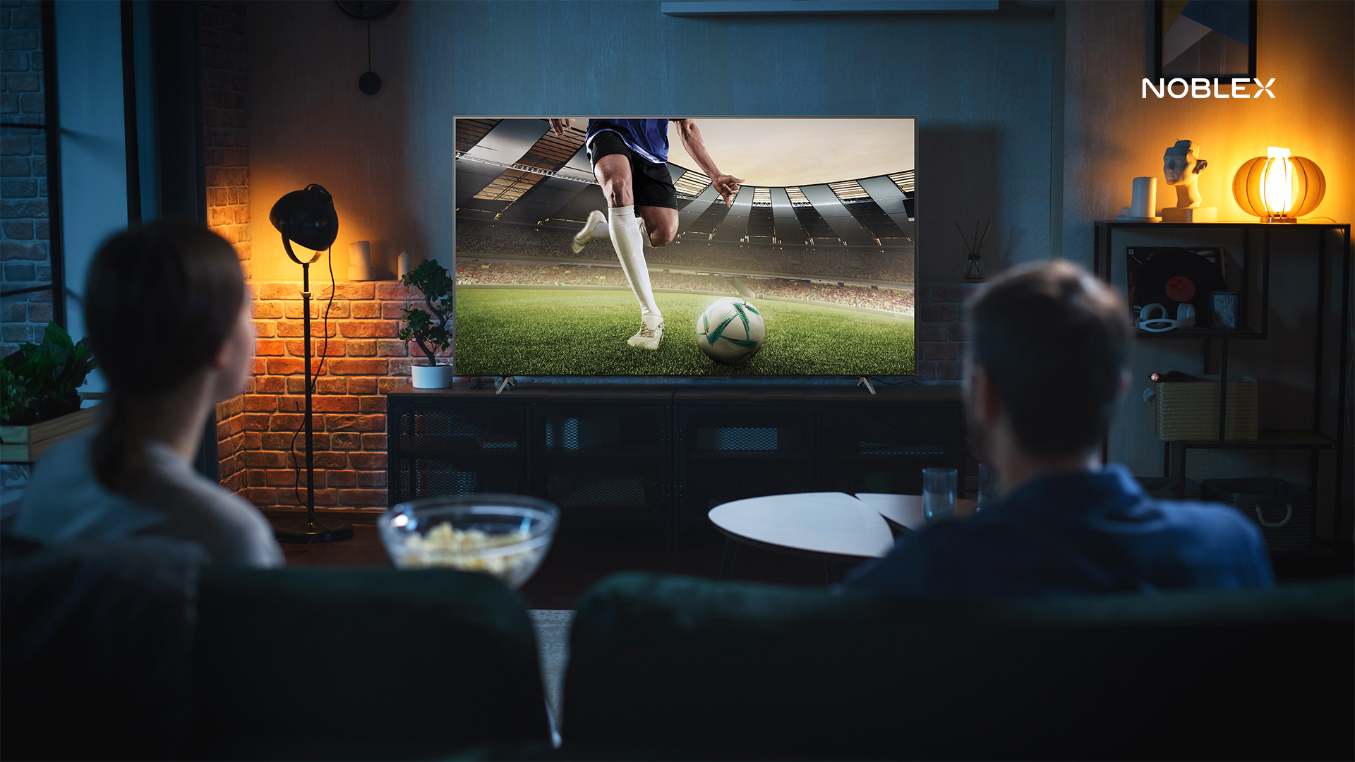 Smart TV X7 Series - 65" Lifestyle